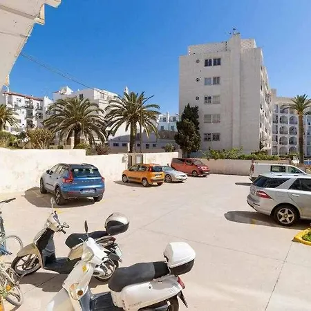 Apartment 2 Bedroom In With Pool And Seaview